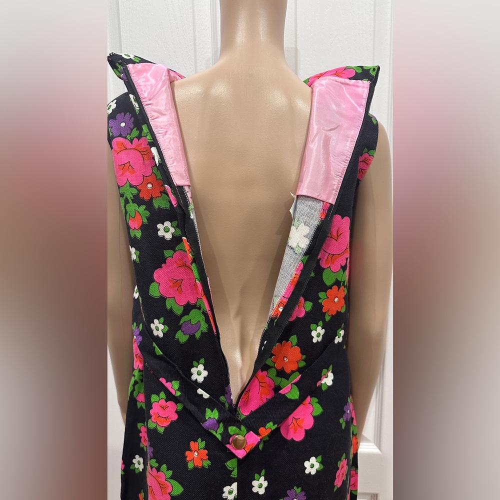 Gorgeous Vintage 1960's Colorful Floral Pique dress! 😍 - Picture 10 of 12